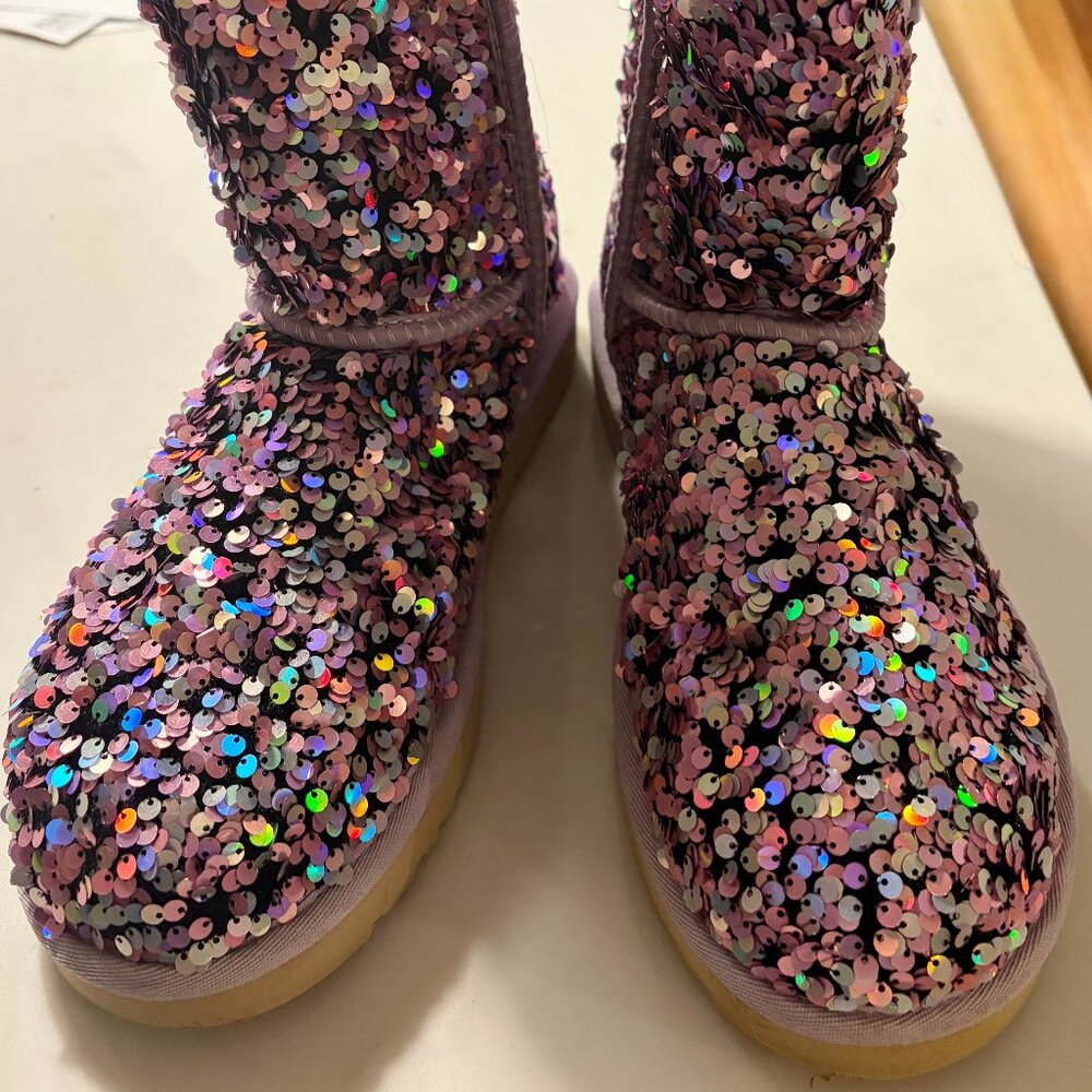New, unworn and rare UGG lilac-frost sequin classic short boots Size 9 womens